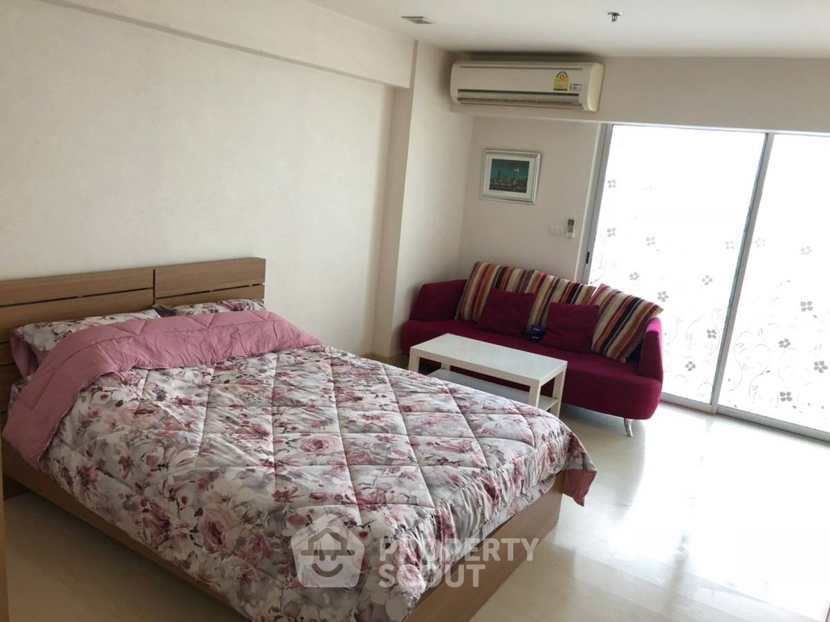 picture Studio Condo at My Resort Bangkok Condominium near MRT Phetchaburi (ID 2233436) - 2/6