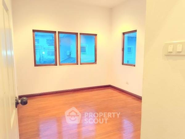 รูป บ้าน 5-ห้องนอน ใน นวลจันทร์ (ID 2231387) - รูปที่ 18/24