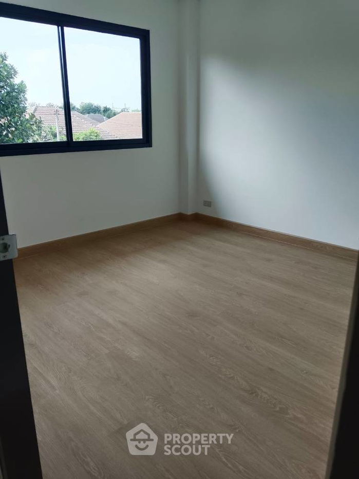 picture 4-BR House in Yang Noeng (ID 1987908) - 13/28