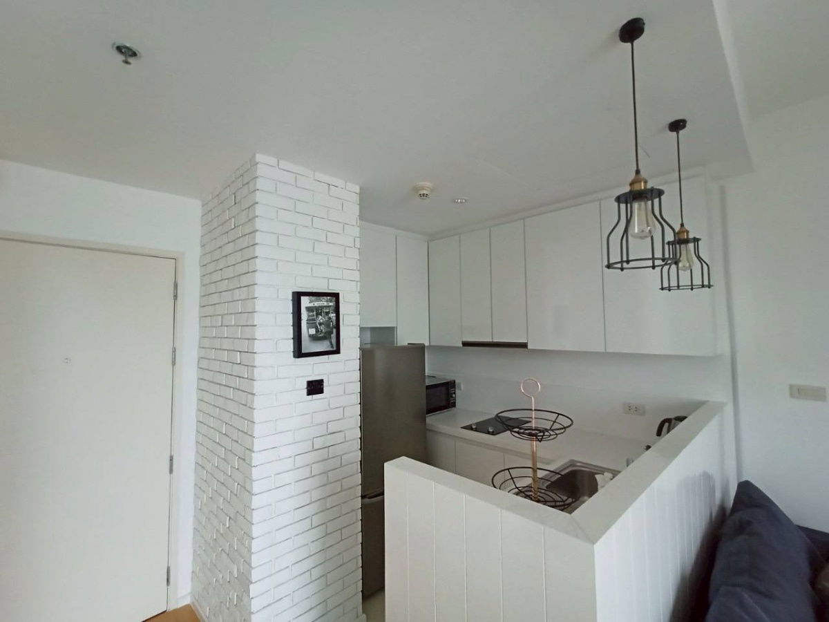 picture Villa Rachatewi【𝐑𝐄𝐍𝐓】🔥Less is More: Simple yet functional, the beautiful wooden floor perfectly.🔥  Contact Line ID: @hacondo - 7/10