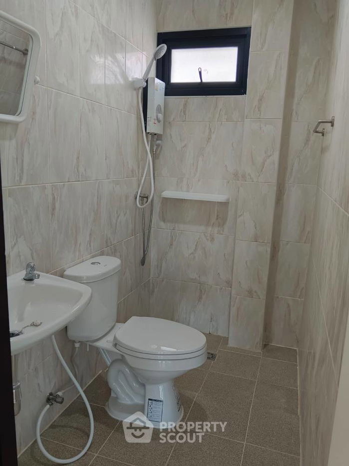 picture 4-BR House in Yang Noeng (ID 1987908) - 15/28