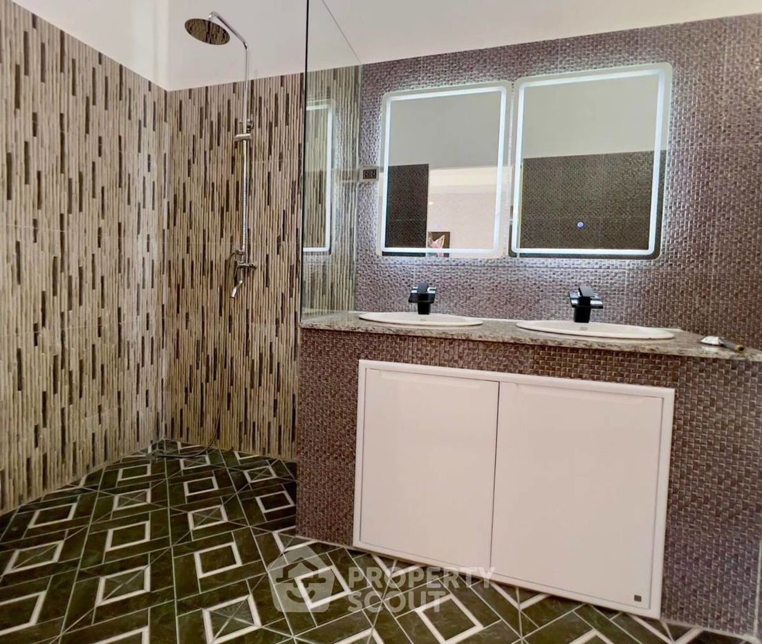 picture 6-BR Villa close to Pattaya (ID 2129469) - 12/18