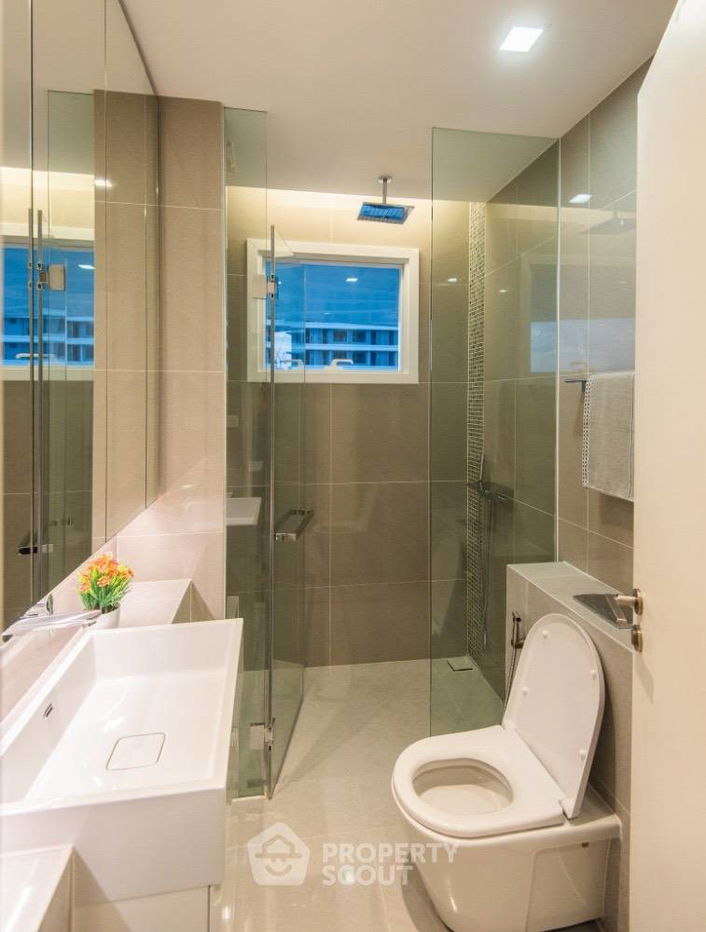 picture 2-BR Condo at The Saint Residences near MRT Phahon Yothin (ID 400080) - 8/11