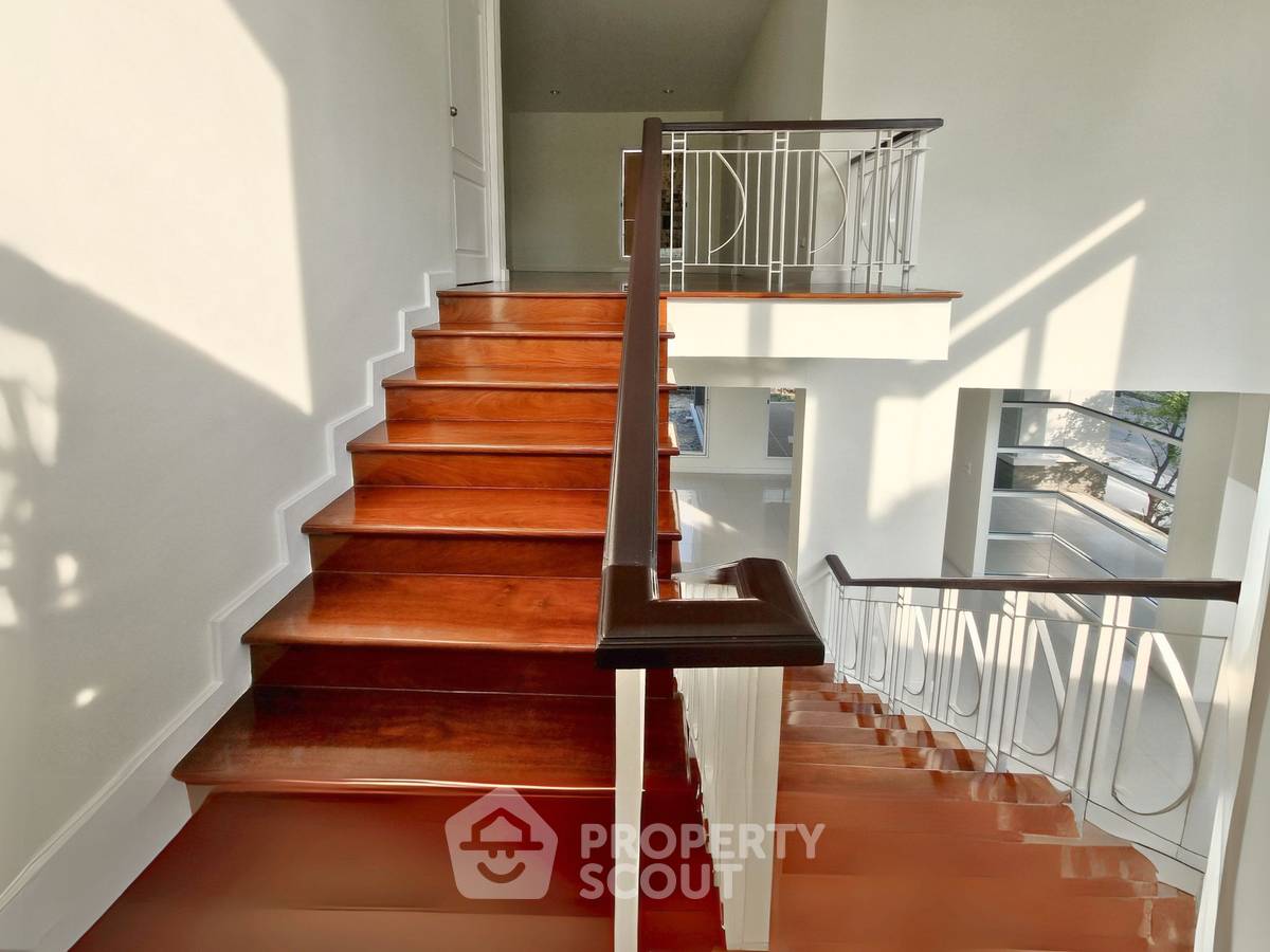 รูป บ้าน 3-ห้องนอน ใน ดอกไม้ (ID 2042582) - รูปที่ 10/16