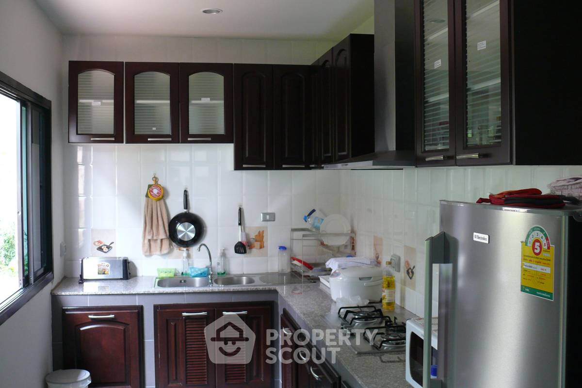 picture 4-BR House near MRT Yaek Tiwanon (ID 2094587) - 3/13