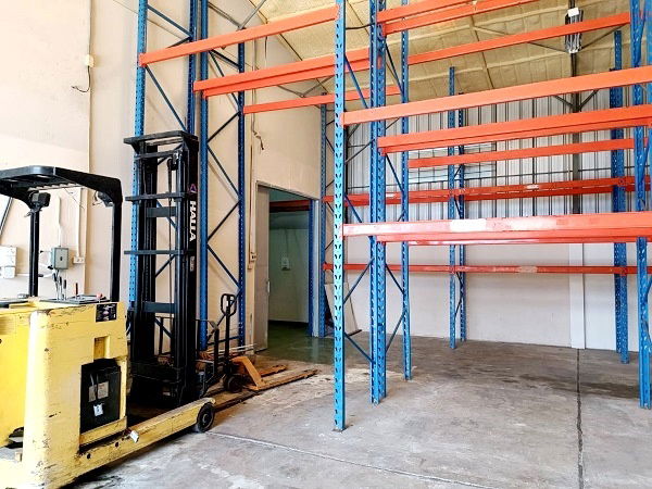 picture  For rent. 400 sq m warehouse Soi Pattanakarn with office Available and ready to move in Sep 2-story office  with capacity for more than 10 employees. - 4/8