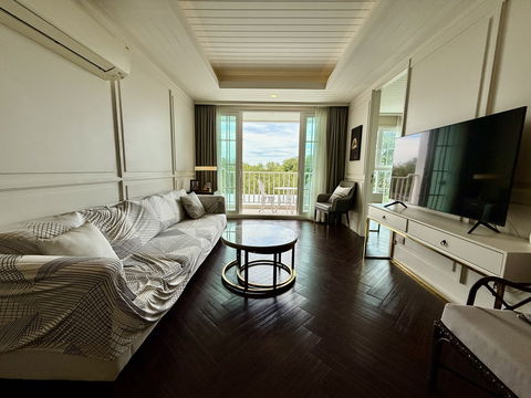 3 Bedrooms Condominium @ Grand Florida Beachfront Condo Resort Pattaya