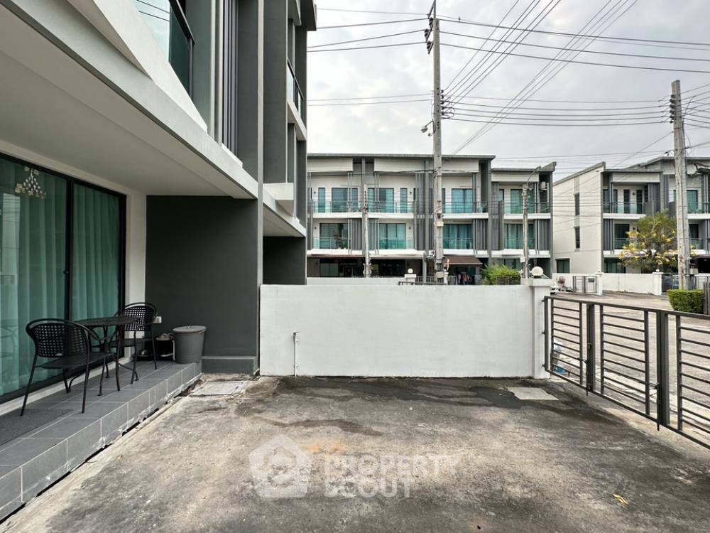 picture 3-BR Townhouse in Taling Chan (ID 1706061) - 58/71