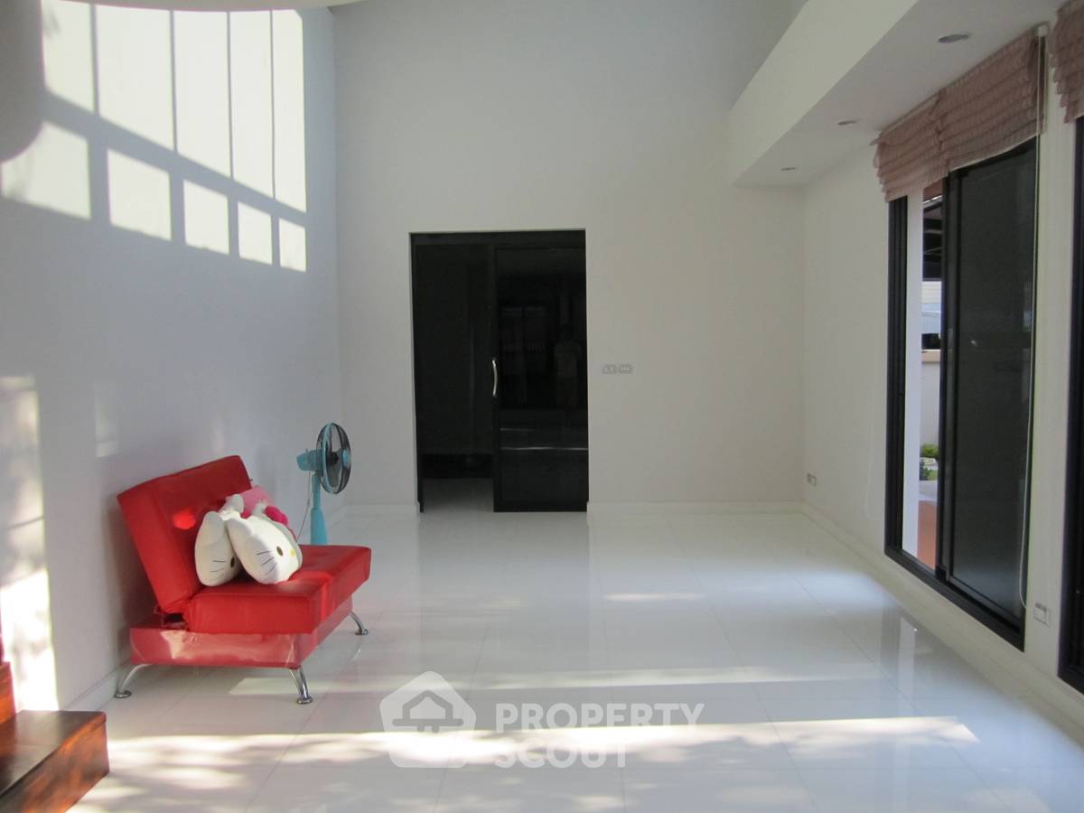 picture 4-BR House near MRT Yaek Tiwanon (ID 2094587) - 2/13