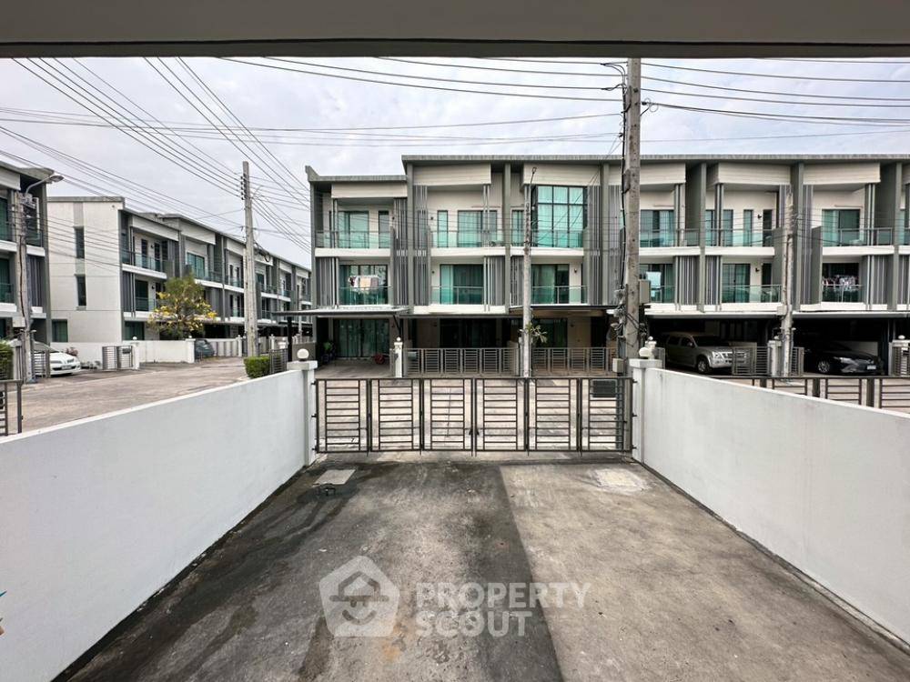 picture 3-BR Townhouse in Taling Chan (ID 1706061) - 60/71