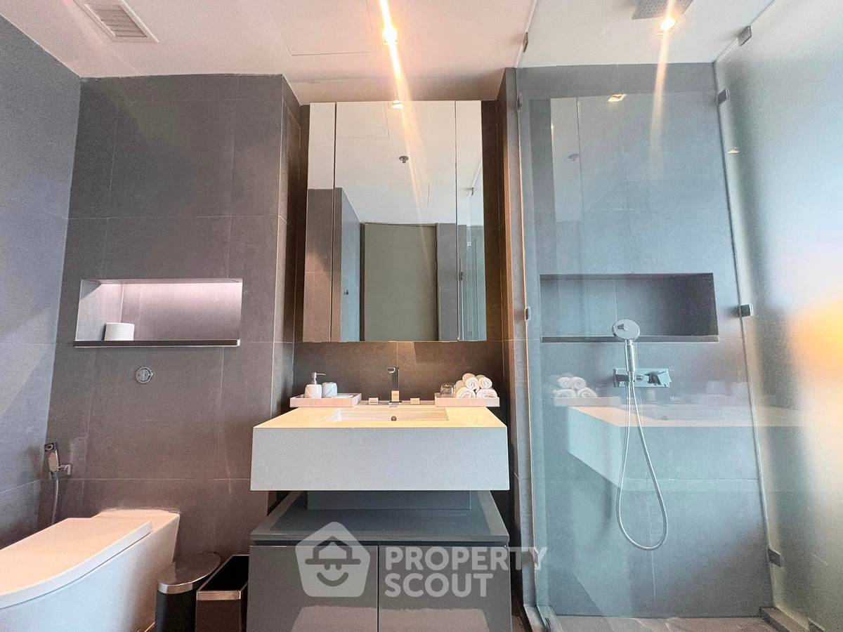 picture 2-BR Condo at The River Condominium near BTS Saphan Taksin (ID 1910234) - 11/12