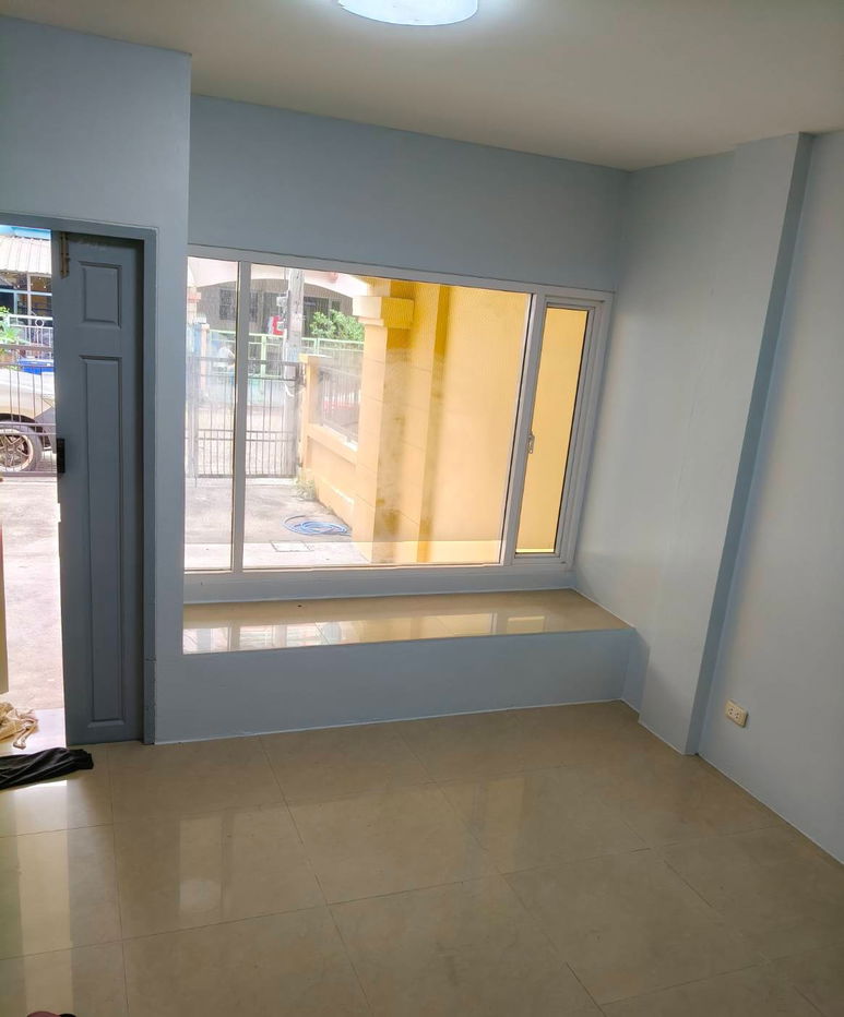 รูป ทาวโอม สามชั้น สามห้องนอนสี่ห้องน้ำ ทำเลติดรถไฟฟ้า พรีเมี่ยมเพลส 1 - รูปที่ 10/11