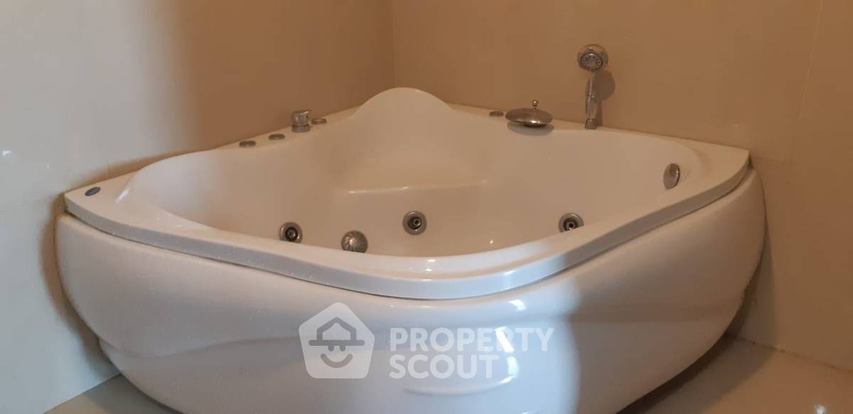 picture 1-BR Condo at Baan Sathorn Chaopraya near BTS Krung Thon Buri (ID 1402730) - 5/9