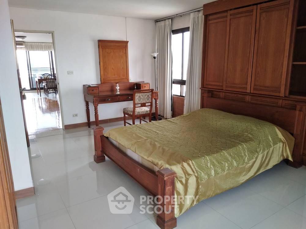 picture 3-BR Condo at Ratchada Pavilion Condominium near MRT Ratchadaphisek (ID 384490) - 6/7