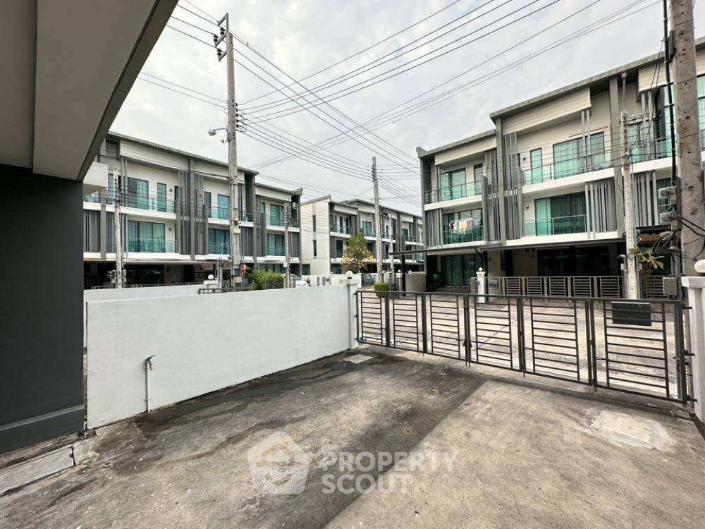 picture 3-BR Townhouse in Taling Chan (ID 1706061) - 61/71