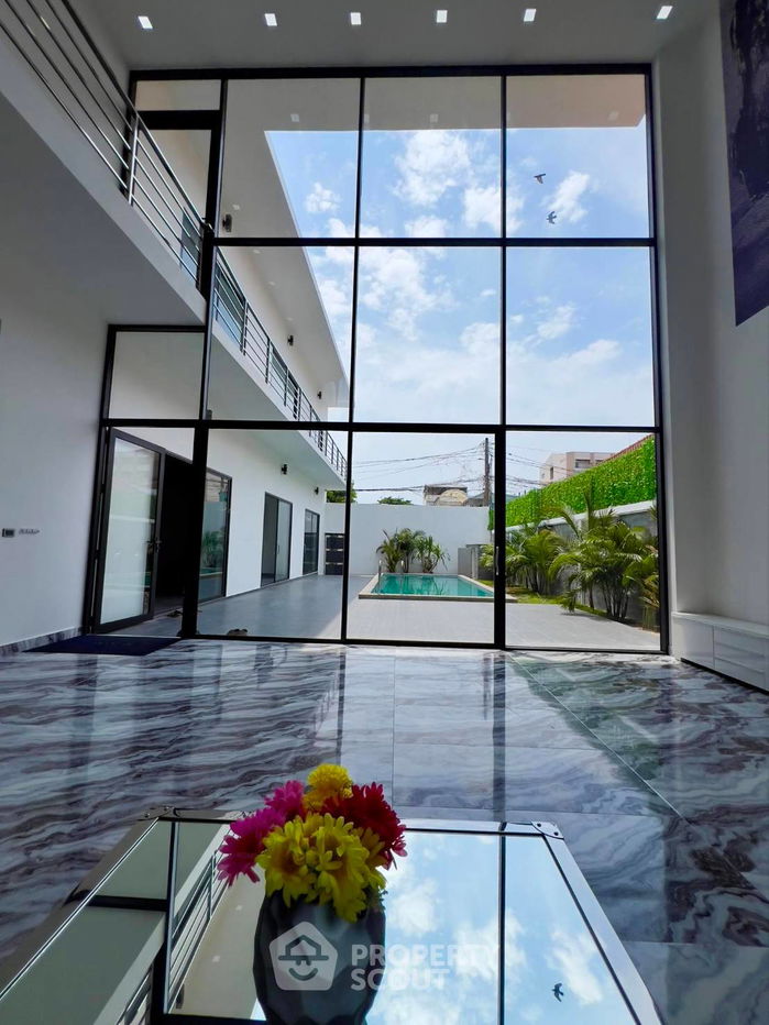picture 6-BR Villa close to Pattaya (ID 2129469) - 4/18