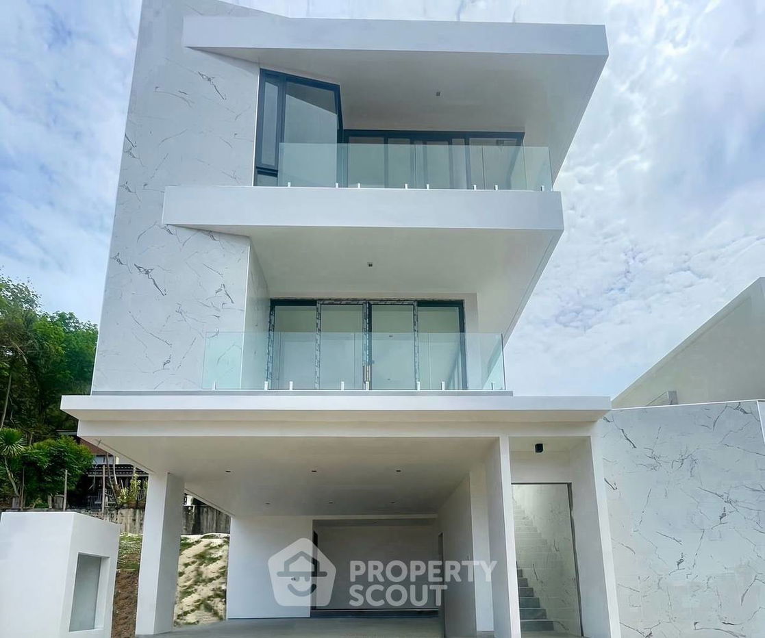 รูป วิลล่า 3-ห้องนอน ใน หาดกะรน (ID 2062222) - รูปที่ 1/20