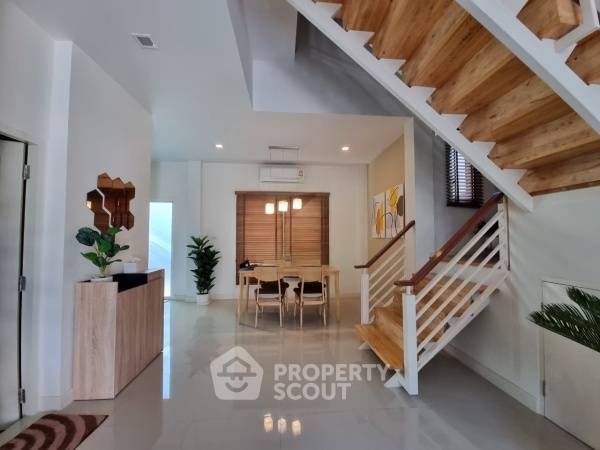 picture 3-BR Semi-detached House in Surasak (ID 2233033) - 4/8