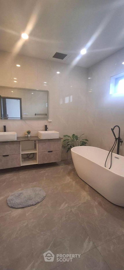 picture 4-BR House close to Huai Yai (ID 2129474) - 10/21