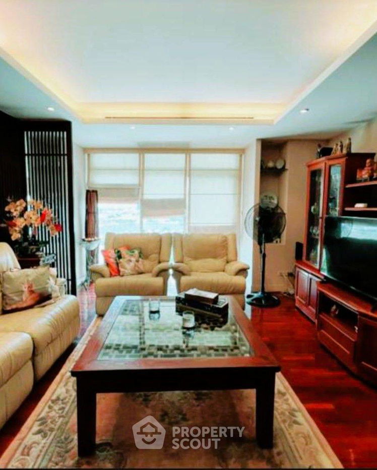 picture 5-BR Condo at Royal Castle Pattanakarn in Suan Luang (ID 1569791) - 6/15