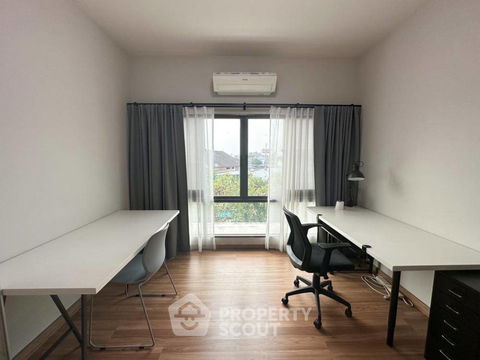 3-BR Townhouse in Taling Chan (ID 1706061)