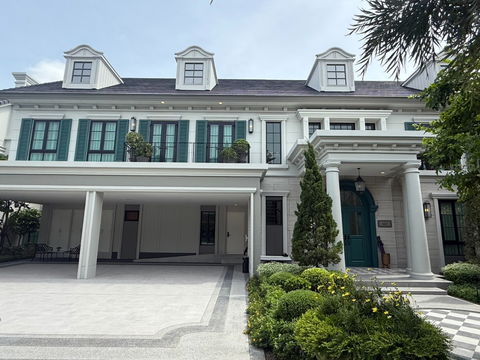 ✨ Show House for Sale! Beautifully designed, fully furnished home on over half a rai of land! Narinsiri Krungthep Kreetha