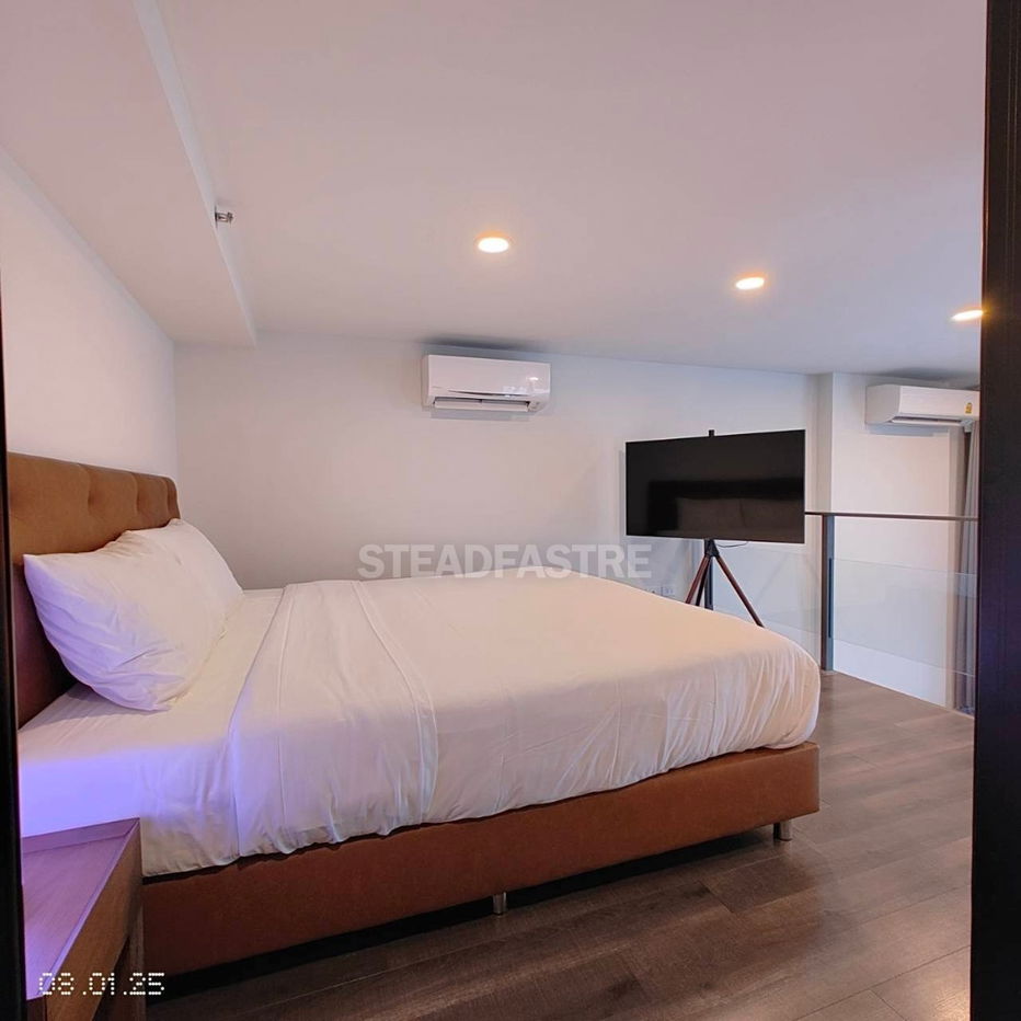 picture  For Rent: KnightsBridge Space Rama 9 – Corner Duplex Unit   💸 35,500 THB/month 🚈🌳  🌟 44 sq.m. | 16th Floor - 4/7