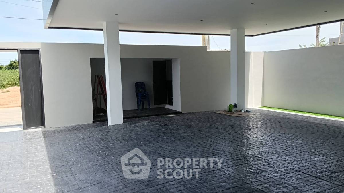 picture 5-BR Villa close to Pattaya (ID 2182145) - 2/40