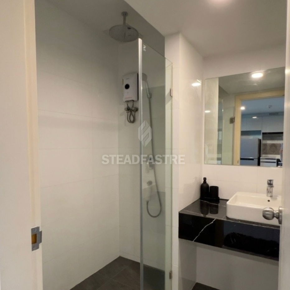 picture  For Rent: KnightsBridge Space Rama 9 – Corner Duplex Unit   💸 35,500 THB/month 🚈🌳  🌟 44 sq.m. | 16th Floor - 7/7
