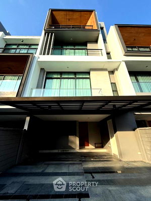 Townhouses for sale Krungthep Kreetha Road : 3-BR Townhouse in Saphan Sung (ID 1994788)