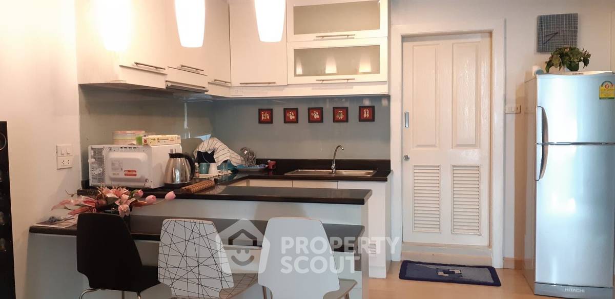 picture 1-BR Condo at Baan Sathorn Chaopraya near BTS Krung Thon Buri (ID 1402730) - 3/9
