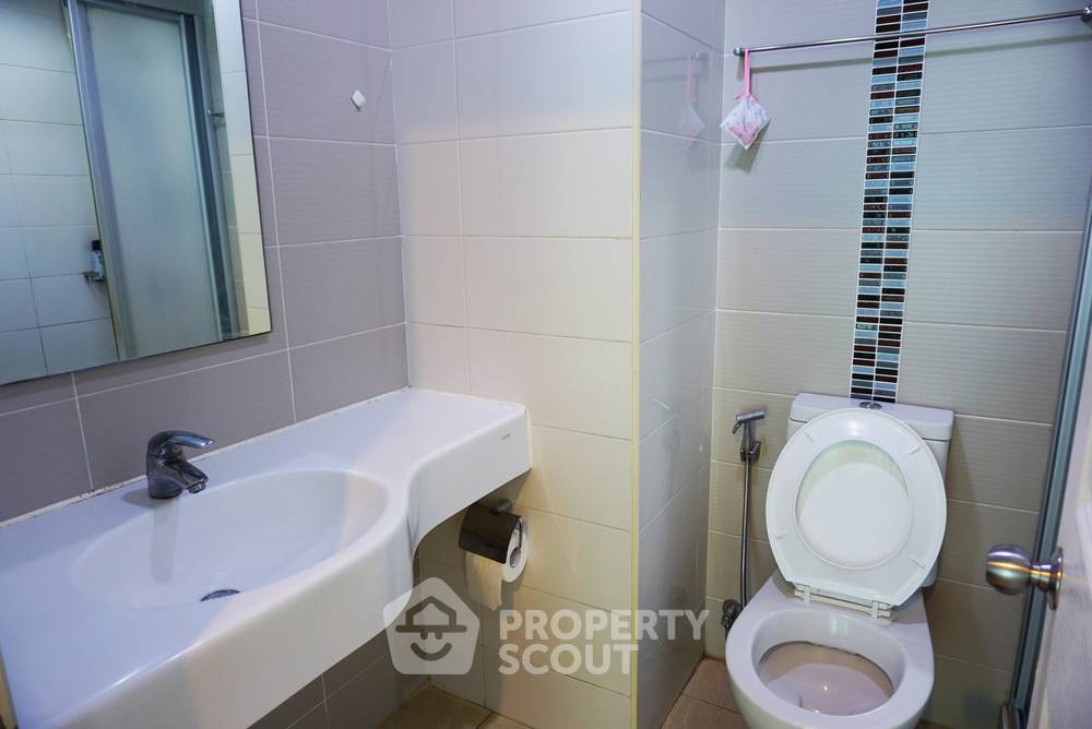 picture 1-BR Condo at Lumpini Place Rama 9–Ratchada near MRT Phra Ram 9 (ID 385903) - 4/7