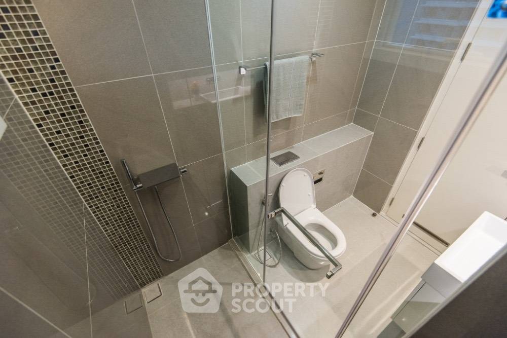 picture 2-BR Condo at The Saint Residences near MRT Phahon Yothin (ID 400080) - 3/11