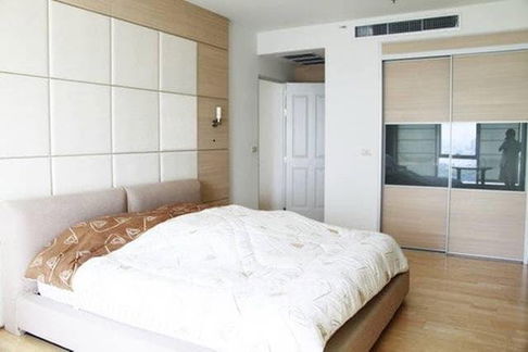 1-BR Condo at Baan Sathorn Chaopraya near BTS Krung Thon Buri (ID 513558)