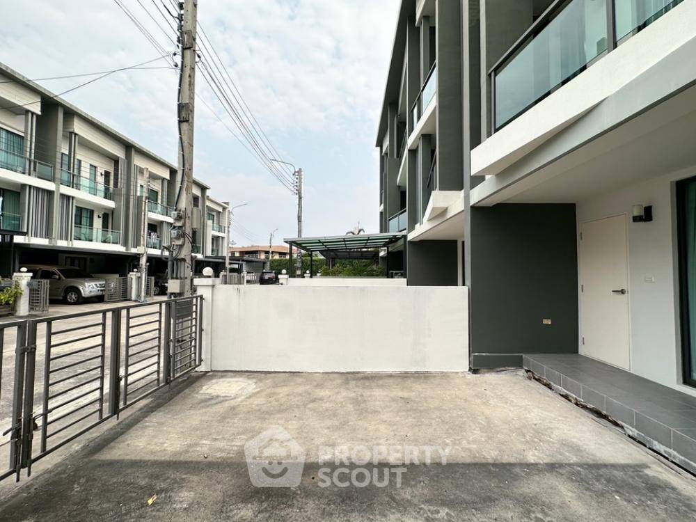 picture 3-BR Townhouse in Taling Chan (ID 1706061) - 59/71