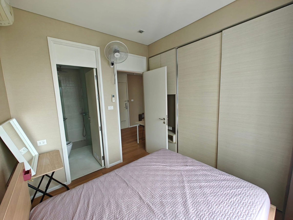 picture  The Saint                    Residences - 4/14