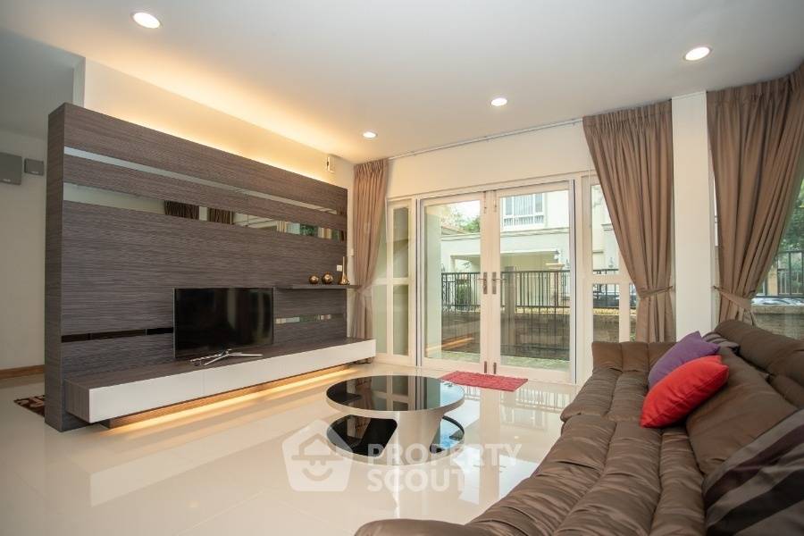 picture 3-BR House in Surasak (ID 2231377) - 4/29