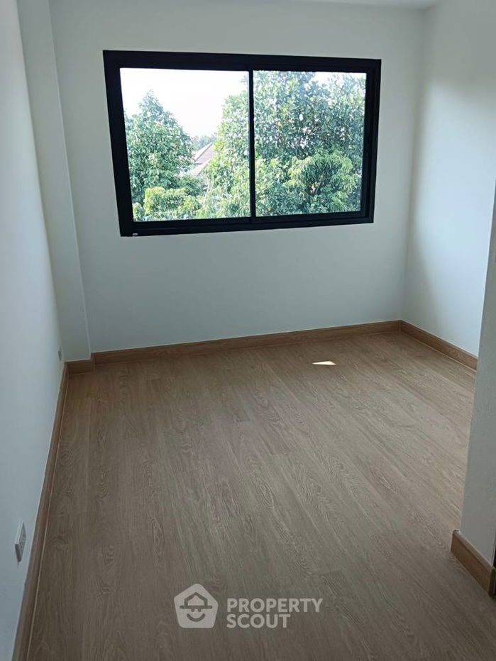 picture 4-BR House in Yang Noeng (ID 1987908) - 10/28