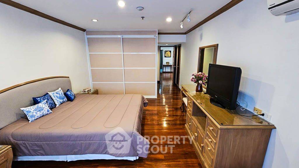 picture 2-BR Condo at Baan Suanpetch Condominium near BTS Phrom Phong (ID 2108267) - 10/15