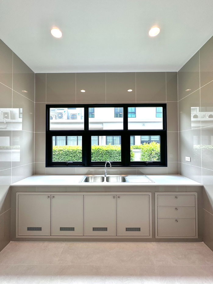 picture 🏡 House for Sale at Narinsiri Krungthep Kreetha Project ✨ Prime Location – The Only One in a Private Alley !! - 7/14