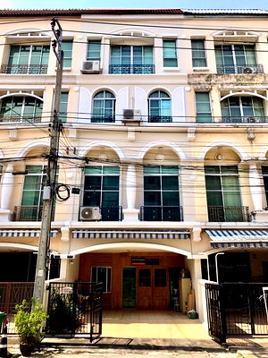 เช่าโฮมออฟฟิศ ถนนลาดพร้าว : ห้เช่าโฮมออฟฟิศลาดพร้าว ให้เช่าบ้านกลางเมืองรัชดาลาดพร้าว โฮมออฟฟิศใกล้MRTลาดพร้าว บ้านเช่าใกล้รถไฟฟ้า ให้เช่าโฮมออฟฟิศรัชดา รีโนเวทใหม่