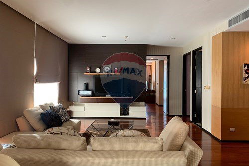 รูป [920071088-27] "Luxurious Bangkok Condo: Renovated & Ready to Rent" - รูปที่ 1/8