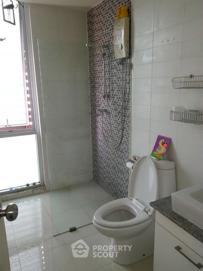 picture 1-BR Condo at The Iris near ARL Hua Mak (ID 320509) - 1/16
