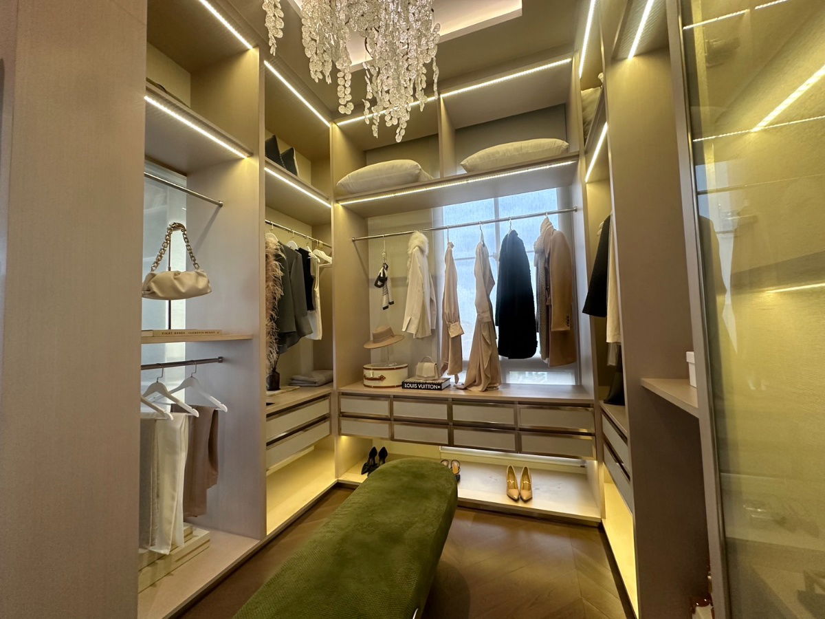 picture Luxury Home in Krungthep Kreetha Fully Furnished THB 67M - 2/9