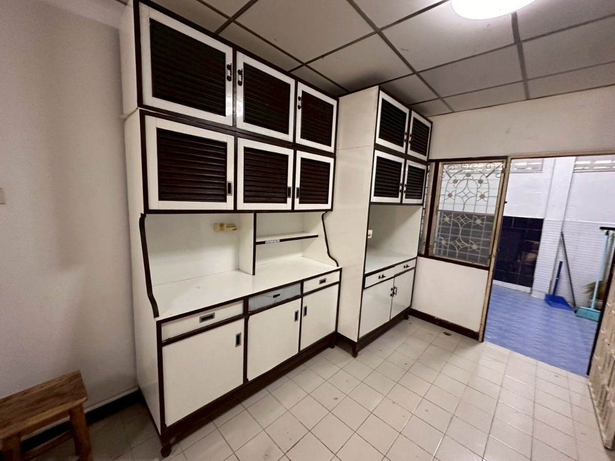 รูป ให้เช่าทาวเฮ้าส  2 ชั้น ซอย130/1 ใกล้รถไฟฟ้าสีเหลือง ลาดพร้าว 101 ทำเลดี  ตกแต่งใหม่ - รูปที่ 5/15