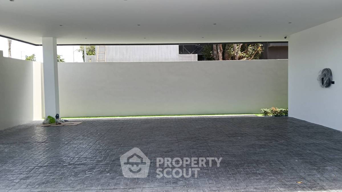 picture 5-BR Villa close to Pattaya (ID 2182145) - 3/40