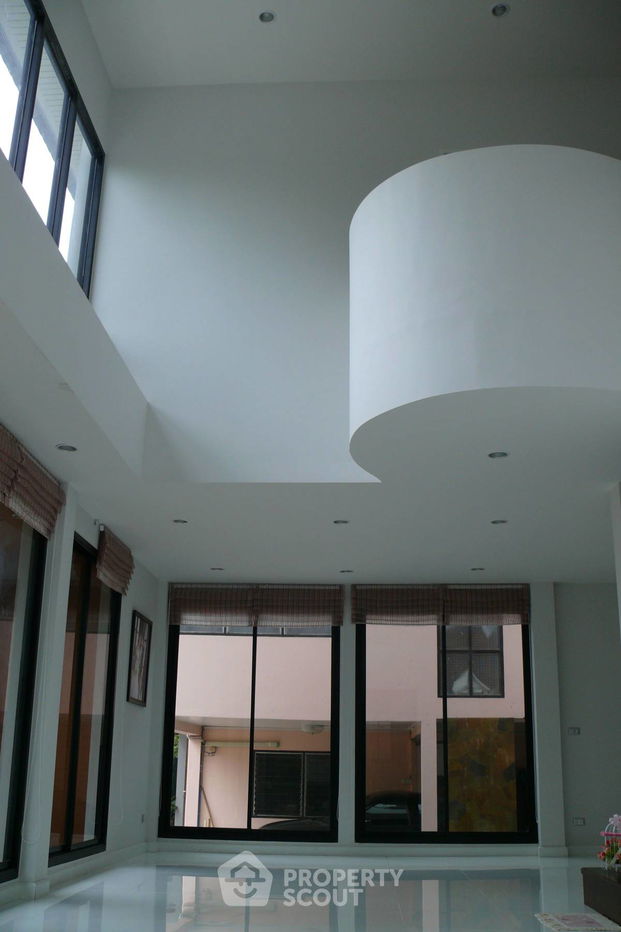 picture 4-BR House near MRT Yaek Tiwanon (ID 2094587) - 6/13