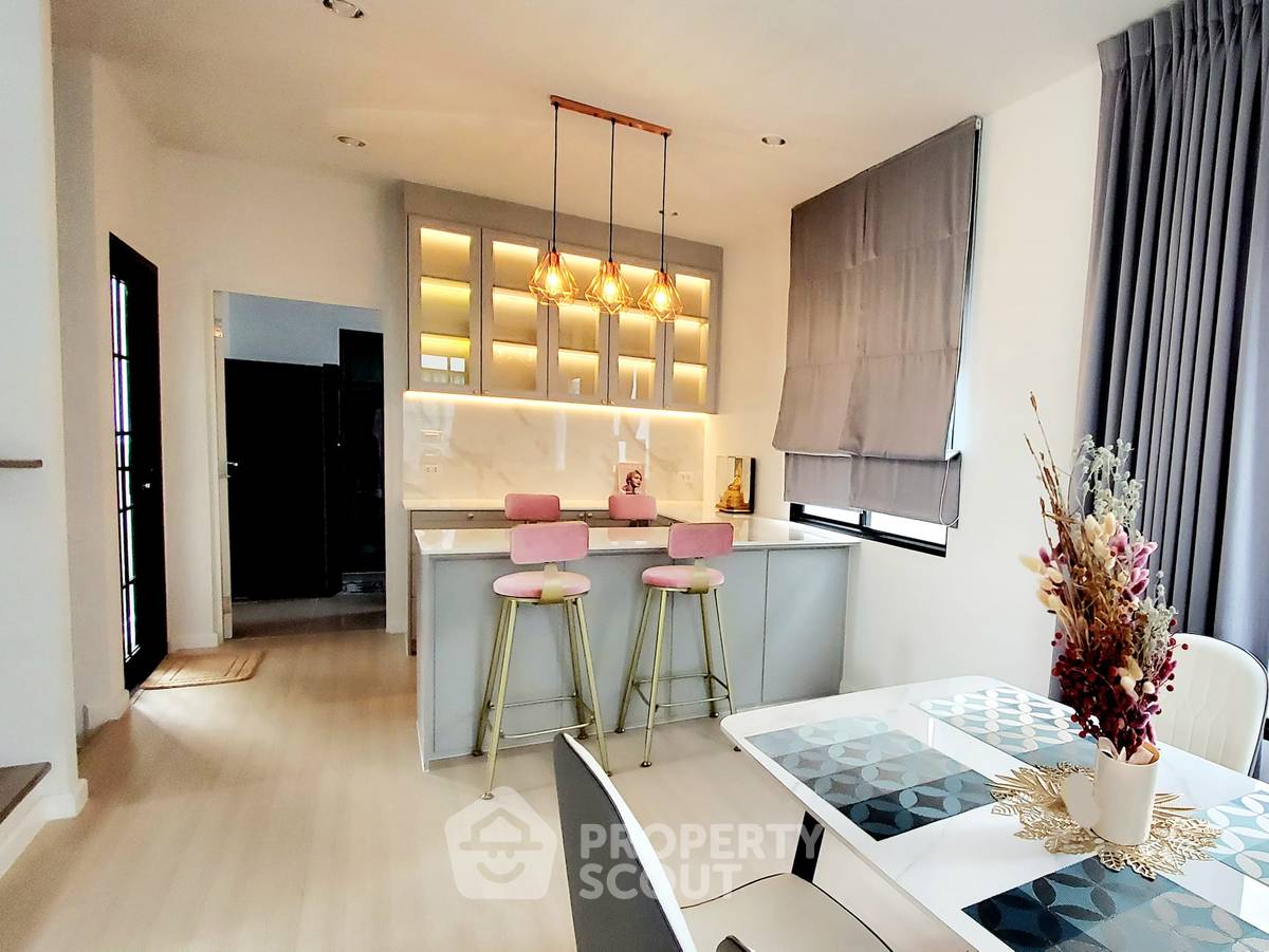 picture 3-BR Townhouse at Anasiri Ramkhamhaeng in Khlong Song Ton Nun (ID 1550948) - 16/25