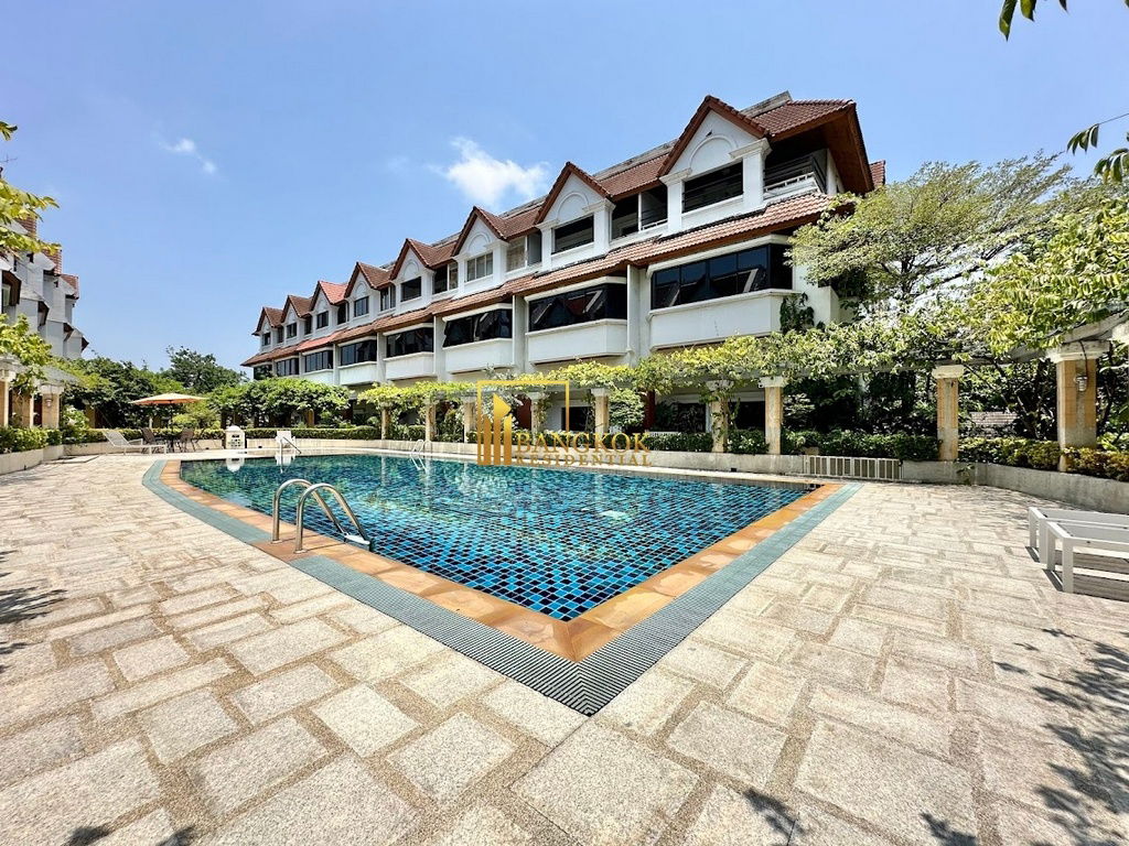 รูป Spacious 3 Bed Townhouse With Pool Access in Ekkamai Area - BR8731TH - รูปที่ 50/59