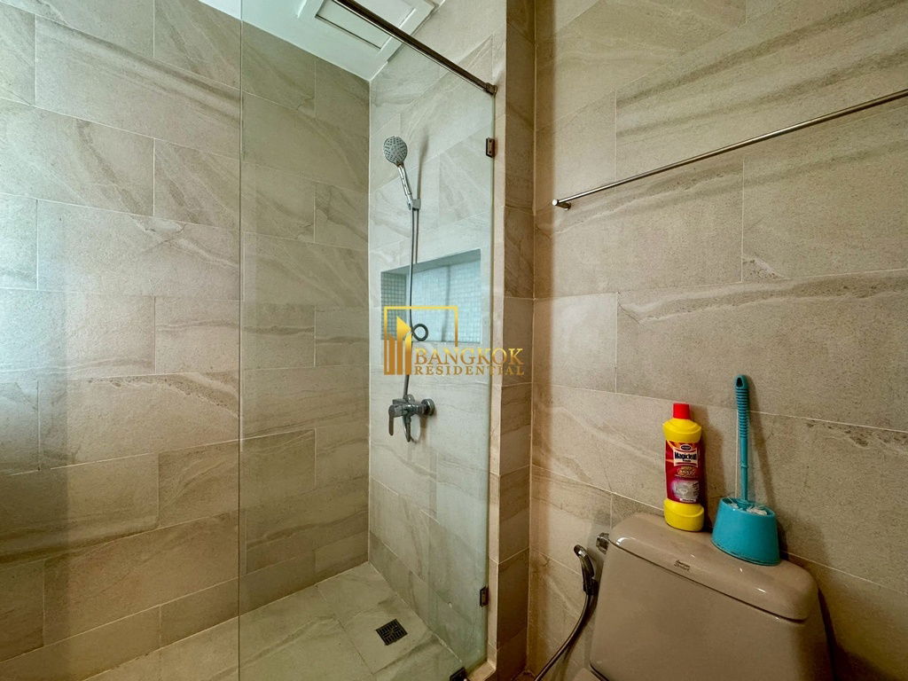 รูป Spacious 3 Bed Townhouse With Pool Access in Ekkamai Area - BR8731TH - รูปที่ 23/59